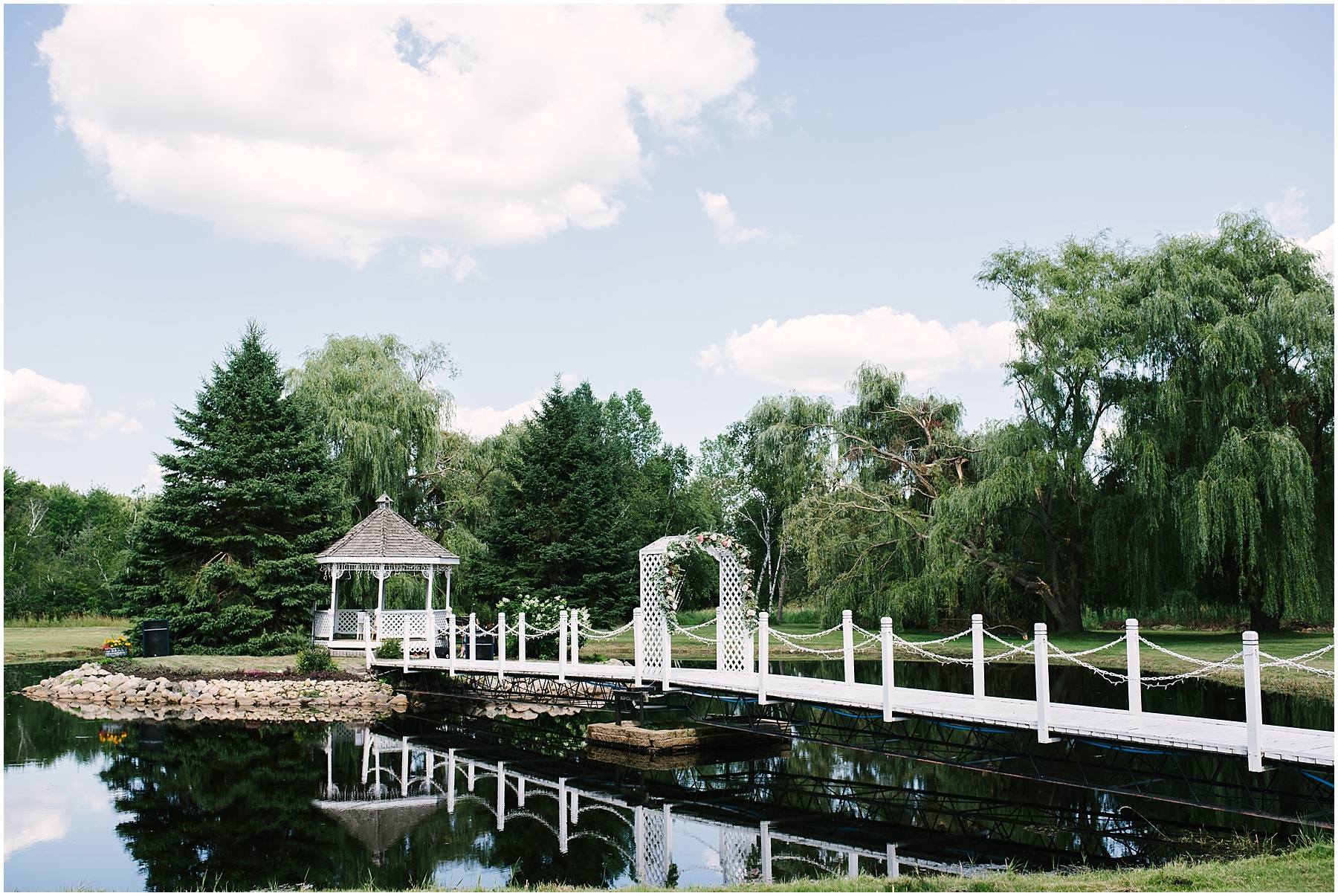 intimate backyard wedding minnesota